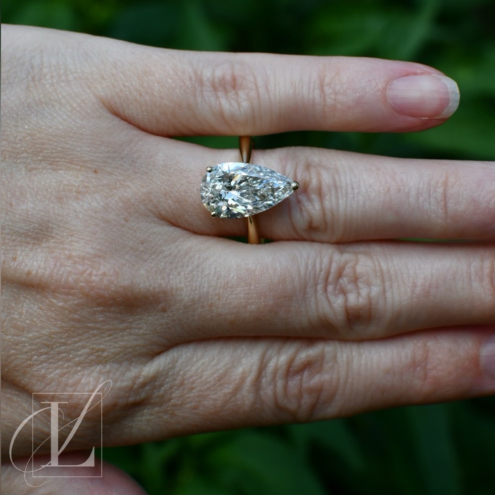 Like New, 4.44 CT Lab Grown Pear Diamond in 14K Yellow Gold with IGI Report - Picture 5 of 8